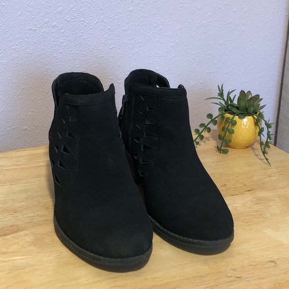 unr8 Other - Black booties girls youth